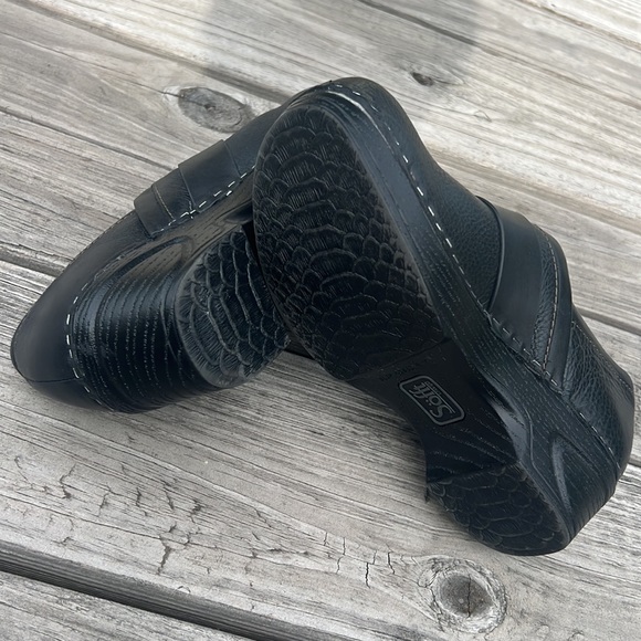 Soffit - Picture 7 of 7